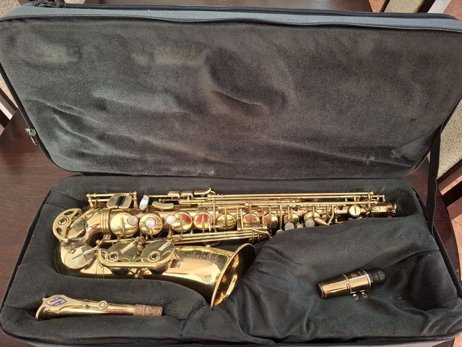 De vânzare saxofon Selmer Super Action Serie II în stare foarte bună.