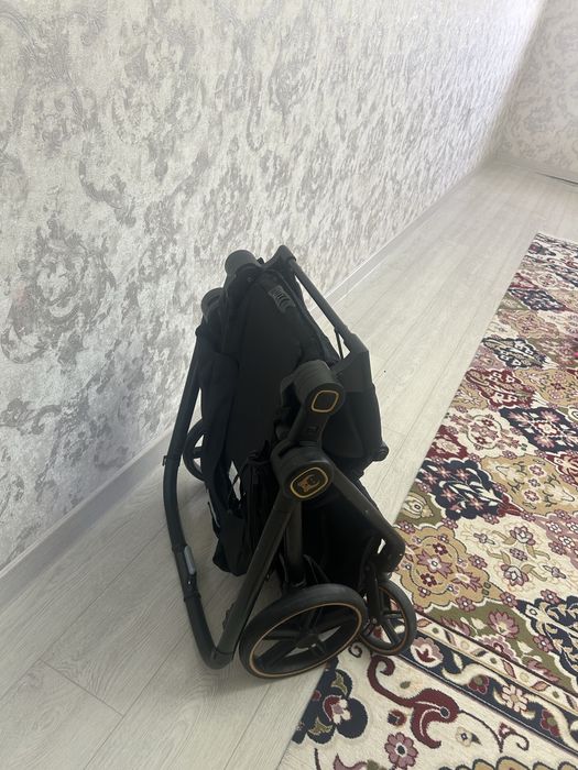 Коляска прогулочная