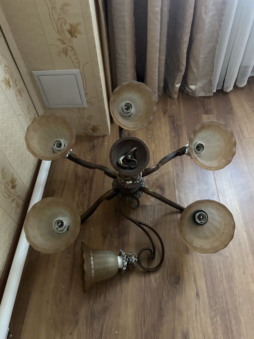 Продам люстру для зала