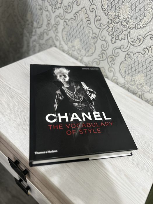 The Vocabulary of Style (Thames & Hudson) / Альбом о моде