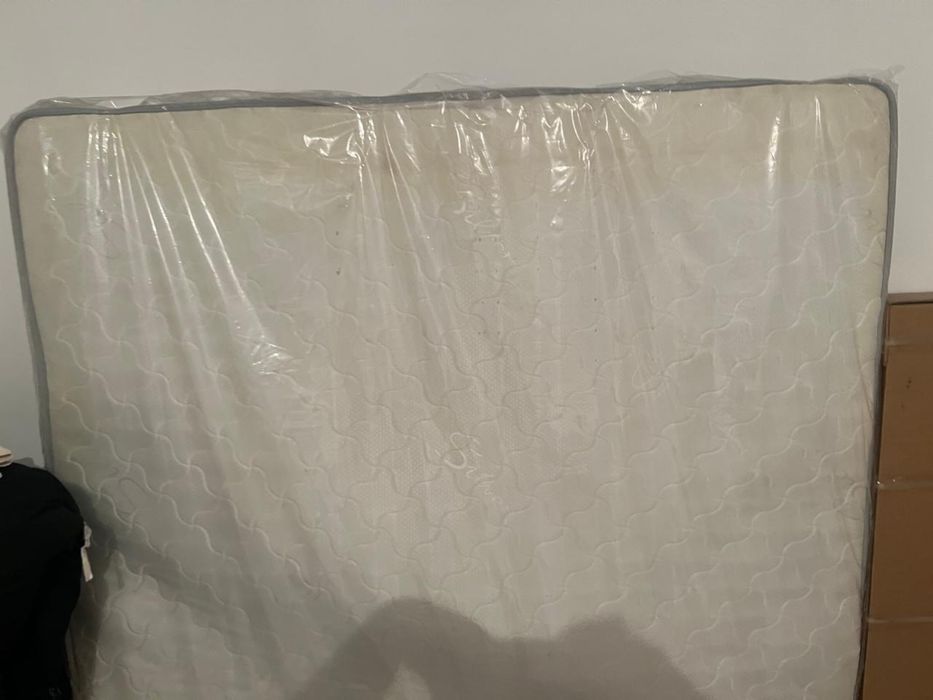Продам матрас белый