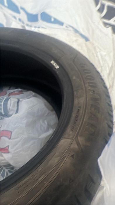 Резина с шипами зимняя Goodyear