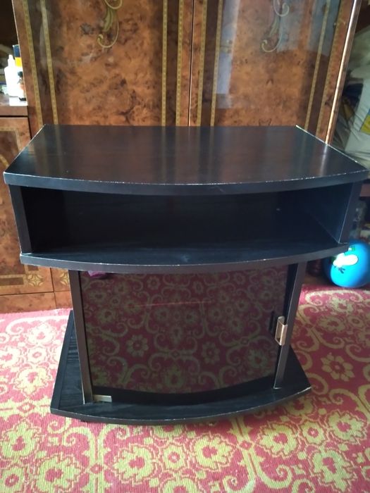 Тумбочка под телевизор.