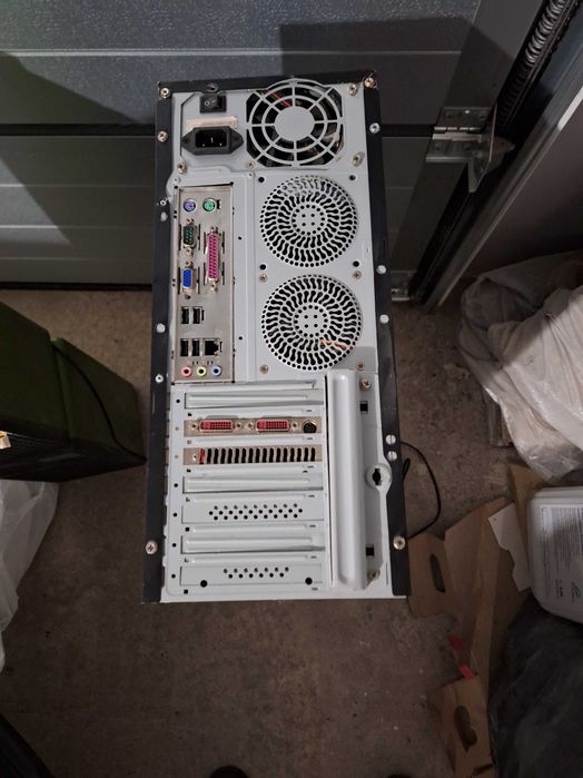 Продавам кутия за настолен компютър