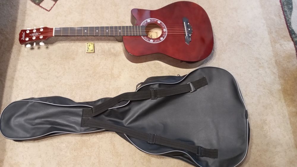 Новая гитара, 6 струн, чехол - бонус.