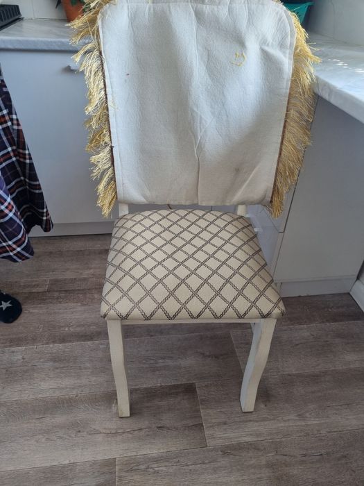 Стулья белые 5шт.