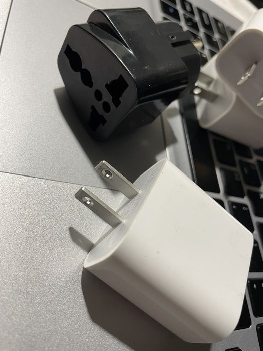 Adaptor Apple 20 w de America.