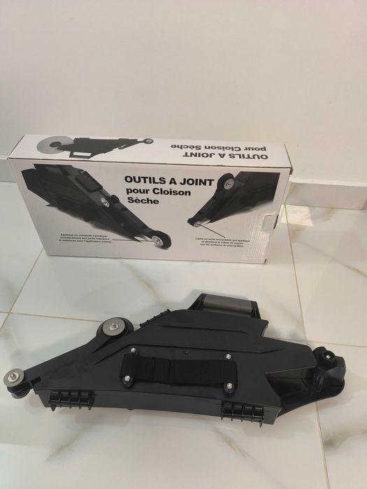 Aparat aplicat bandă rigips