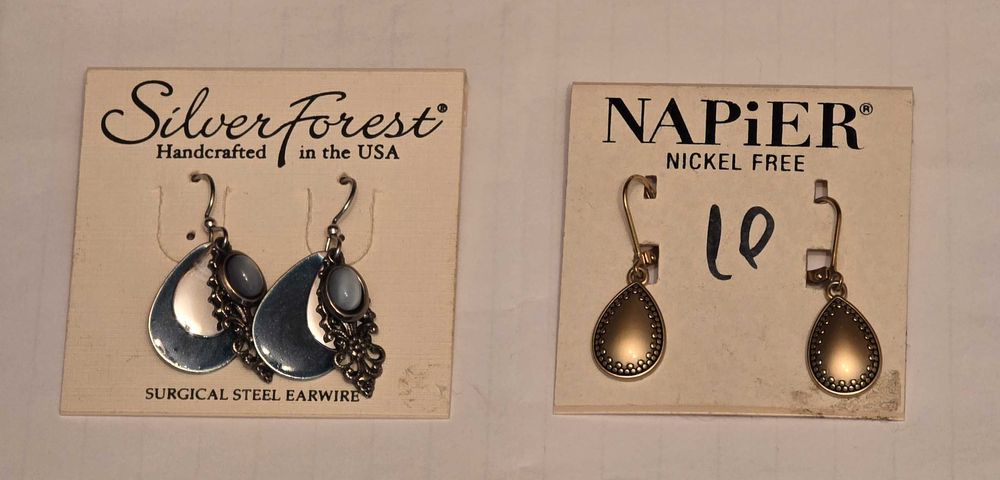 Bijuterii din pietre semiprețioase și alte materiale