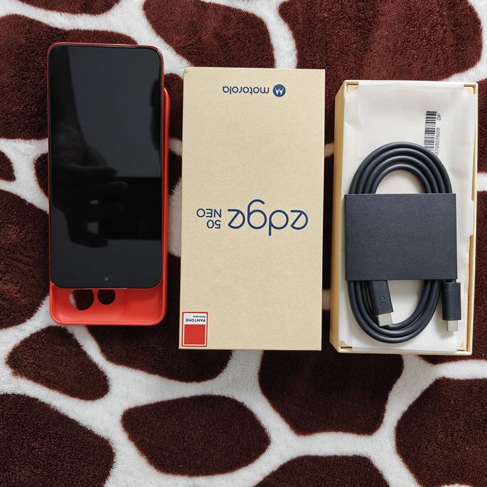 Vând Motorola edge 50 neo