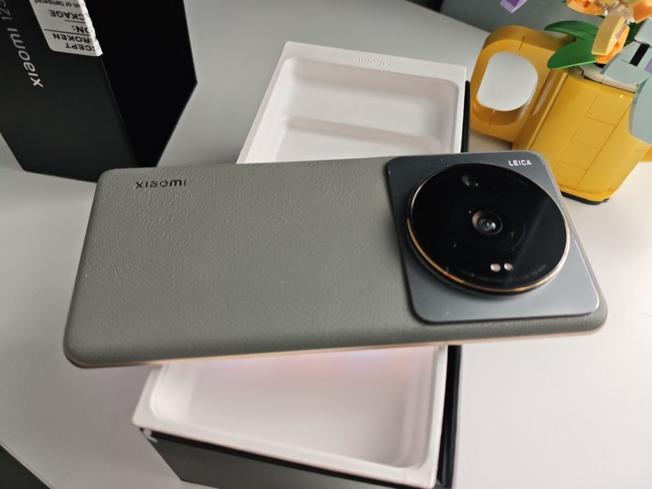 Vand Xiaomi 12S Ultra aproape nou