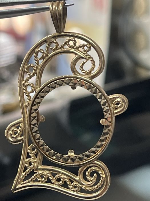 Златен обков 9 карата за монети с диаметър 22мм АНГЛИЯ