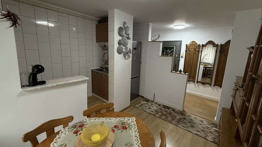 Vând apartament 3 camere, etaj 1 - Cartier Obcini