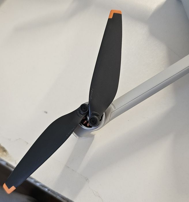 Dji Mini 3 cu accesorii si geanta