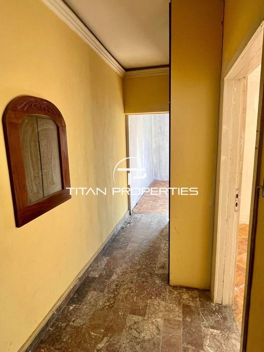 За ремонт! Двустаен апартамент в жк. Южен