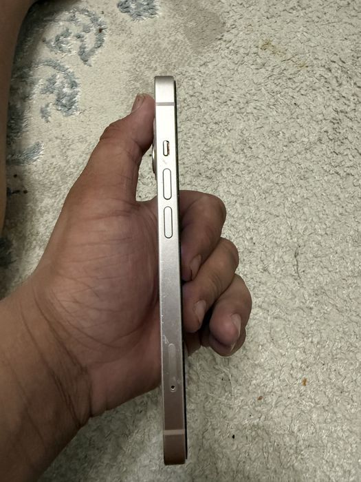 Продам Айфон 13 в идельном состаяния