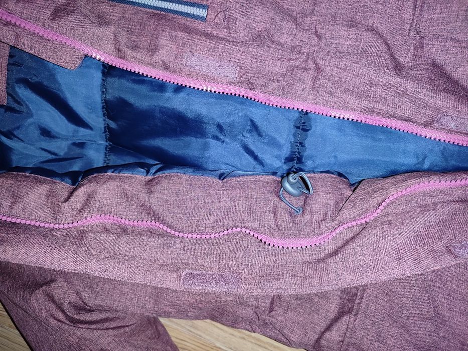 Продам куртку на девочку демисезо