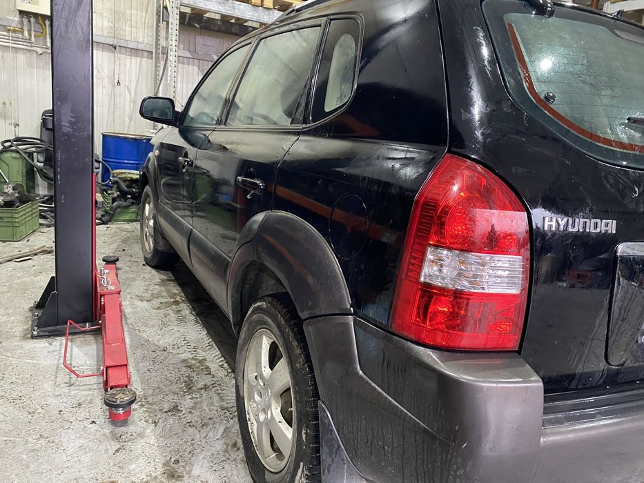 Dezmembram Hyundai Tucson 2.0 diesel