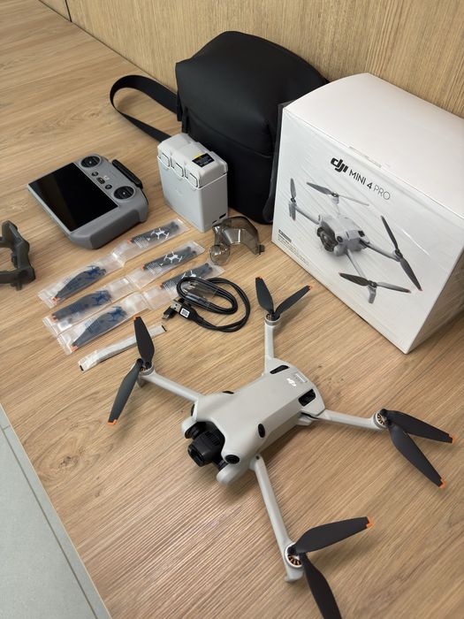 DJI mini 4 pro fly more combo plus
