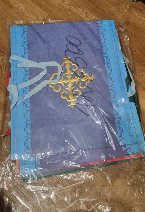 продам пакеты подарочные на той