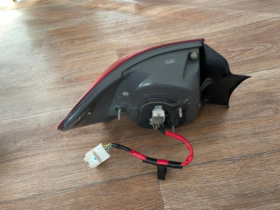 Фонарь заднии правый