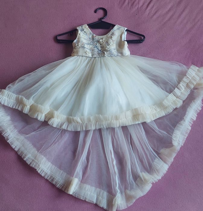 Красива рокля за повод 2-3г.