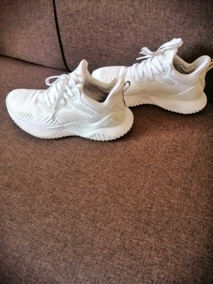 Продавам женски маратонки Адидас