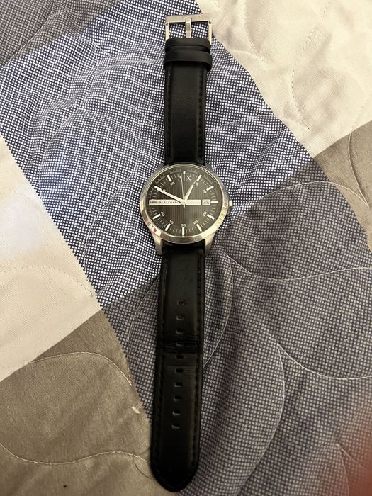 Сагат сатылады Armani exchange