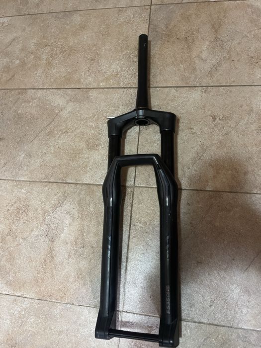 Fuca bicicleta DT SWISS  F535 enduro