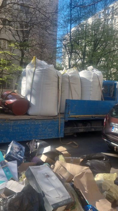 Transport marfă cu camion cu macara