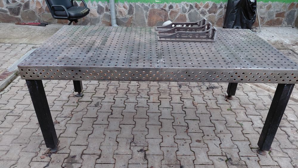 Vând masă de sudură profesională