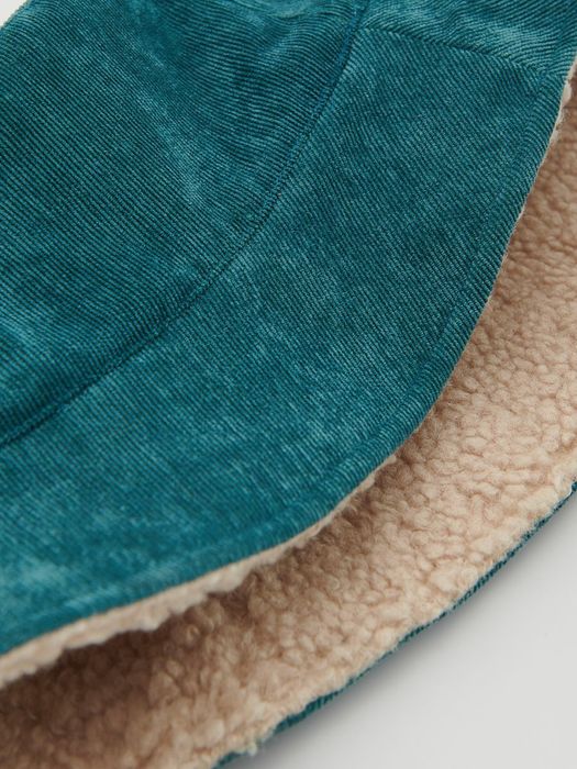 Reserved детска топла шапка от рипсено кадифе