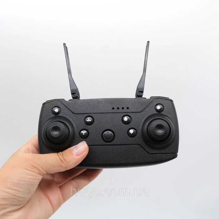 Дрон квадрокоптер e88