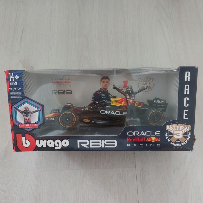 F1 Ред Бул 1:24 Макс Верстапен Bburago Oracle Red Bull Racing RB19 2023 модел количка с фигурка