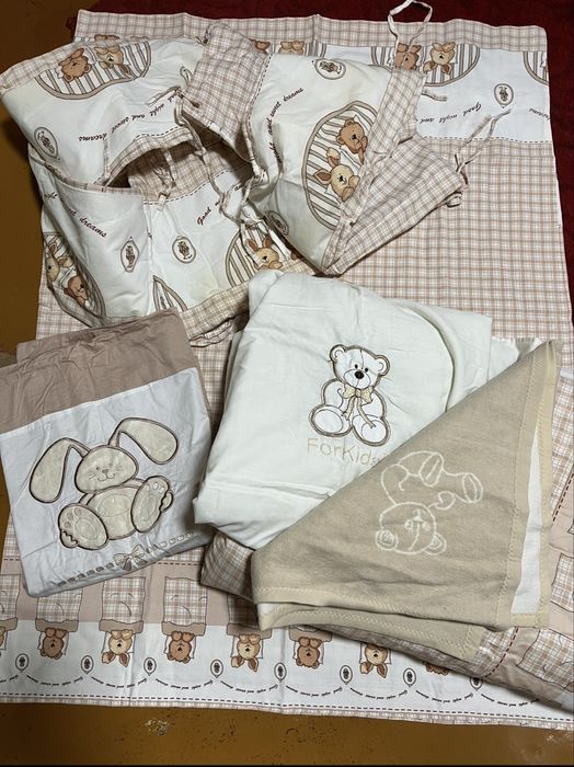 Манеж и постель в кроватку