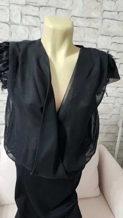 Rochie Guarapo cu pene la umeri,marimea M cred,noua fara eticheta