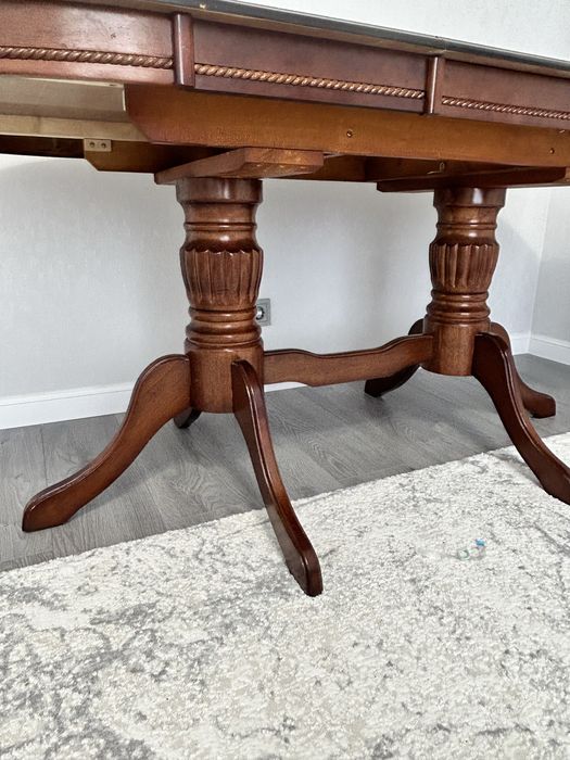 Стол для гостиной