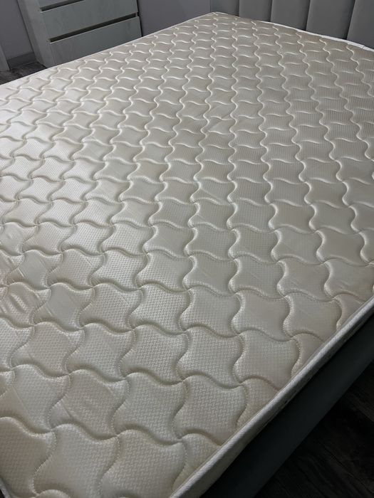 Продам матрас пружинный 180/200