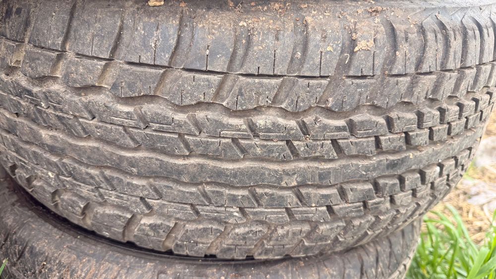 2 шины  на джипы