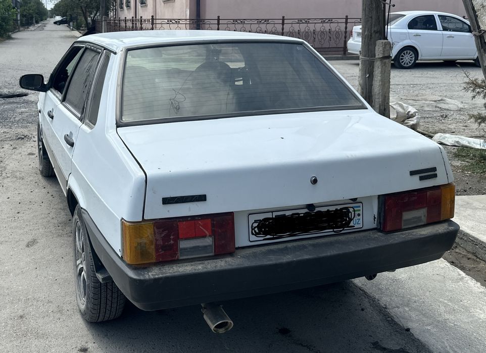 Сотилади нархи 2000 $. Самара (Седан 21099)
