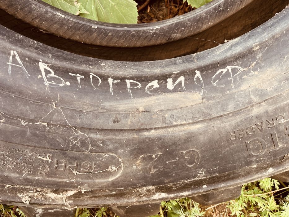 Продам резина для авто грейдера