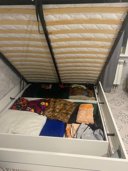 Продам двуспальную кровать