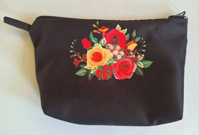 Несесер за тоалетни и козметични принадлежности 15х20см Цветя