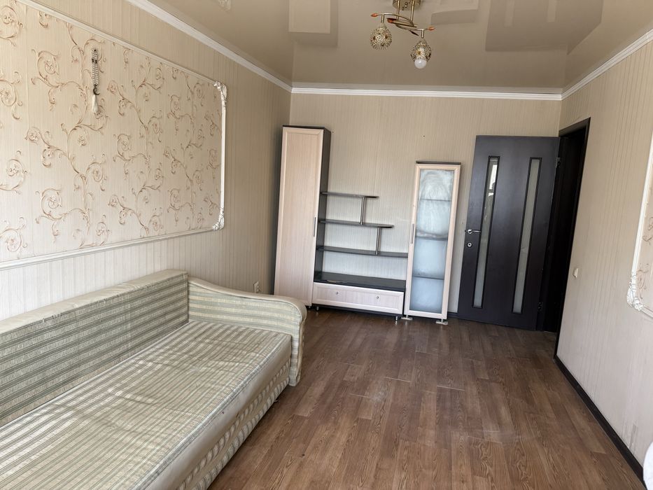 Отдам диван, шкаф и полки