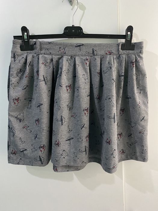 Fusta gri plisata cu buzunare si ciupercute