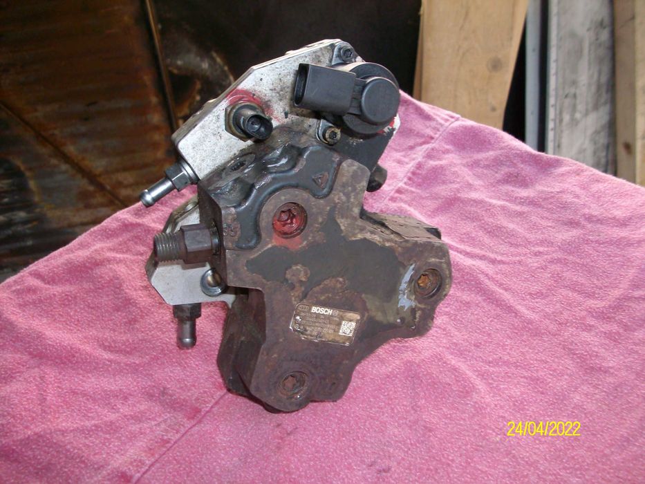 Продавам горивонагнетателна помпа за Мерцедес 320 - 3000 куб. 242 к.с.