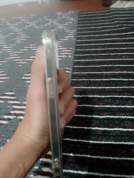 Apple iPhone 15 pro max Dubai orqa kirishkasi yarimi yöq