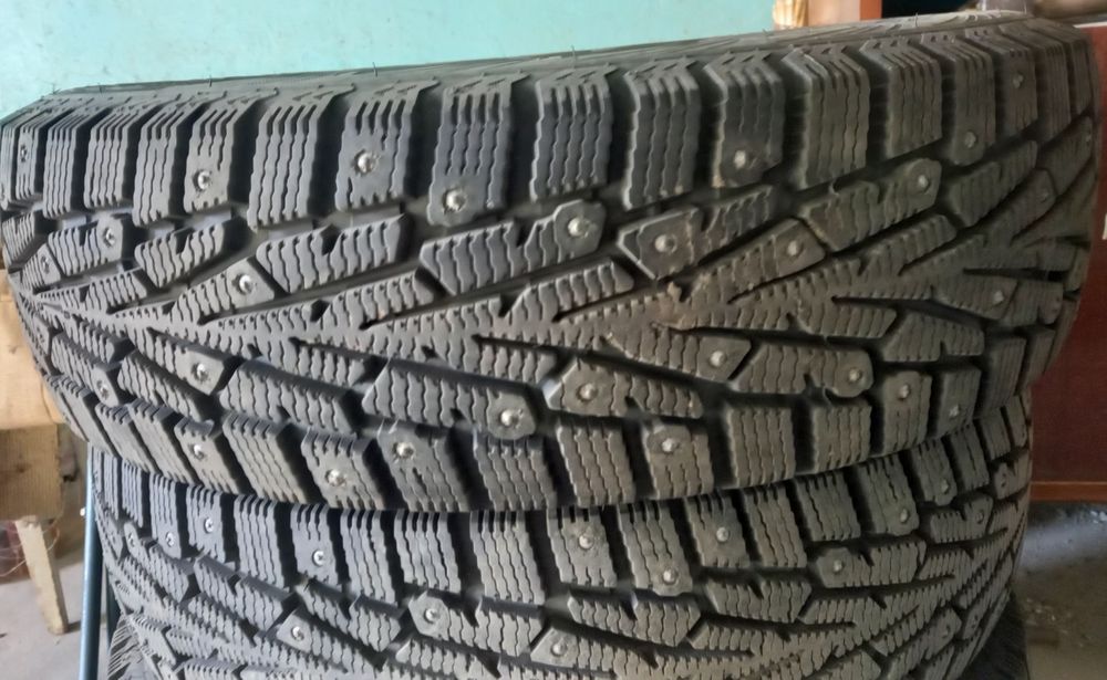 ПРОДАМ ШИНЫ R15 зима (шипы)