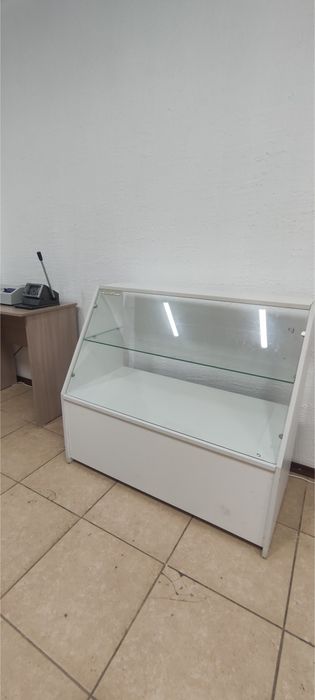 Продам витрину и перегородку