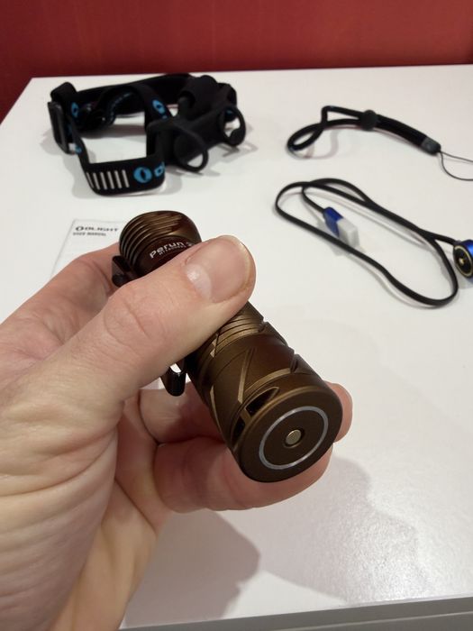 Lanterna Olight Perun 2